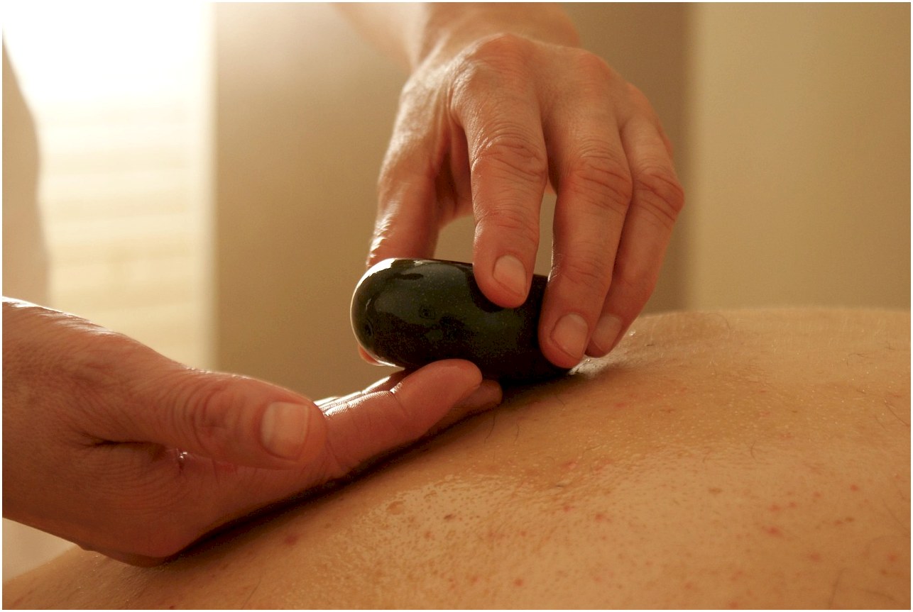 massage, relaxing massage, wellness massage, relaxation, wellness, hot stone, hot stones, stones, basalt stones, the back, hands, massage, hot stone, hot stone, hot stone, hot stone, hot stone, hot stones, hot stones