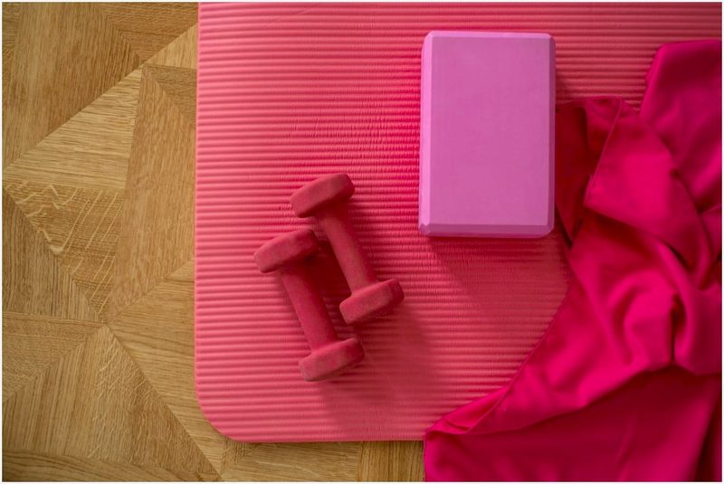 Pilates ou yoga: qual escolher para aliviar tensões do dia a dia