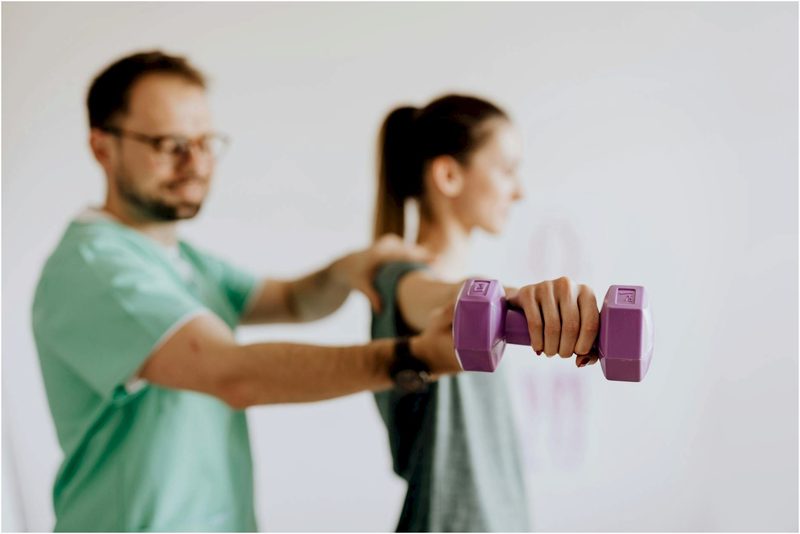 Pilates para ombro: como aliviar tendinite com movimentos inteligentes (e reduzir impacto)