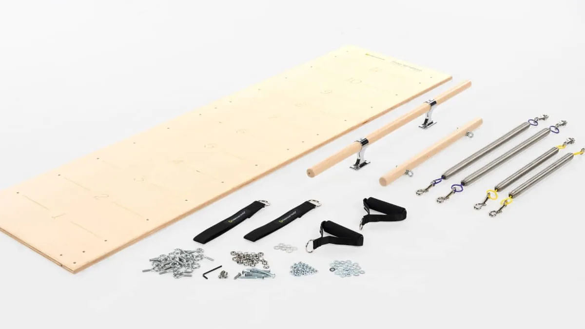 Balanced Body Pilates Springboard desmontado com placa, barras, molas, alças e ferragens